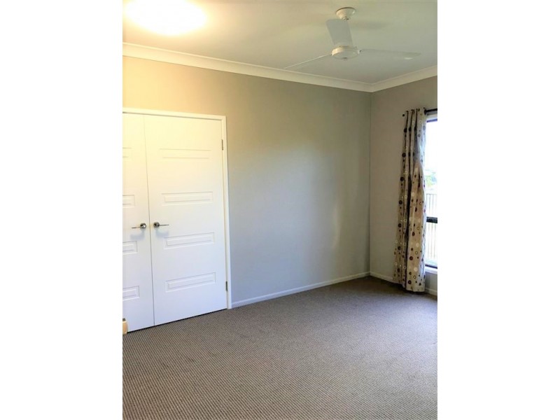 16 Hillock Crescent, Bushland Beach QLD 4818