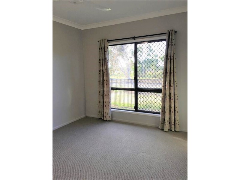 16 Hillock Crescent, Bushland Beach QLD 4818