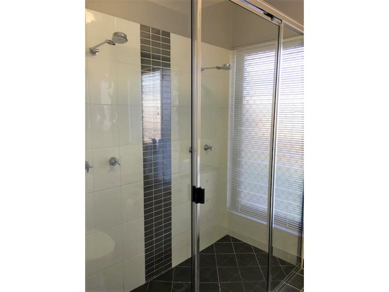 16 Hillock Crescent, Bushland Beach QLD 4818