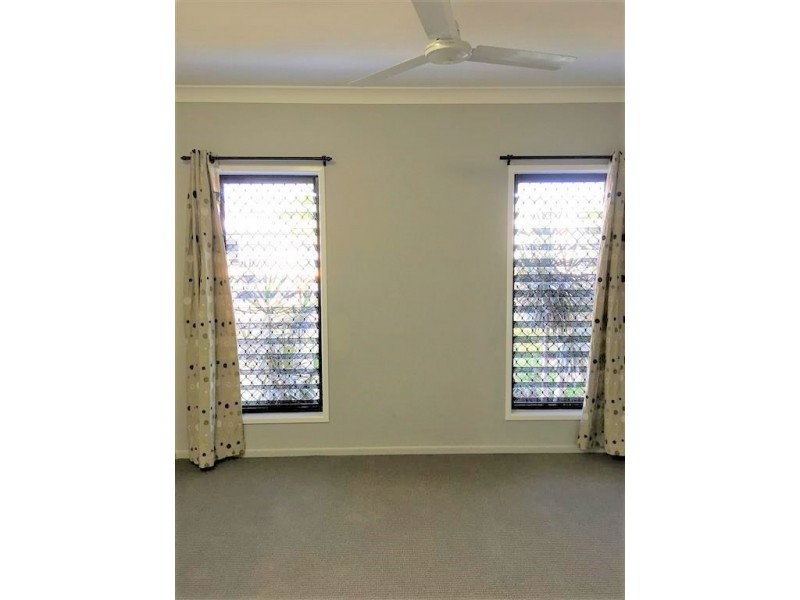 16 Hillock Crescent, Bushland Beach QLD 4818