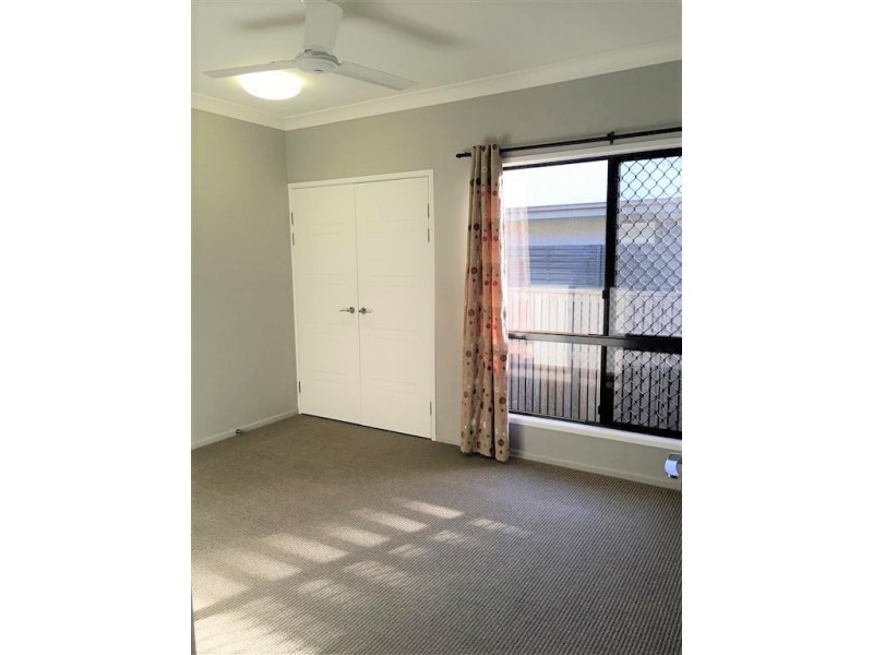 16 Hillock Crescent, Bushland Beach QLD 4818