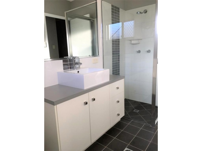 16 Hillock Crescent, Bushland Beach QLD 4818