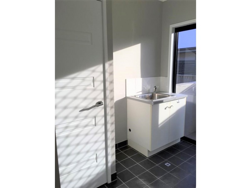 16 Hillock Crescent, Bushland Beach QLD 4818