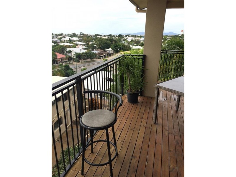 1/27 Gilbert Crescent, Castle Hill QLD 4810