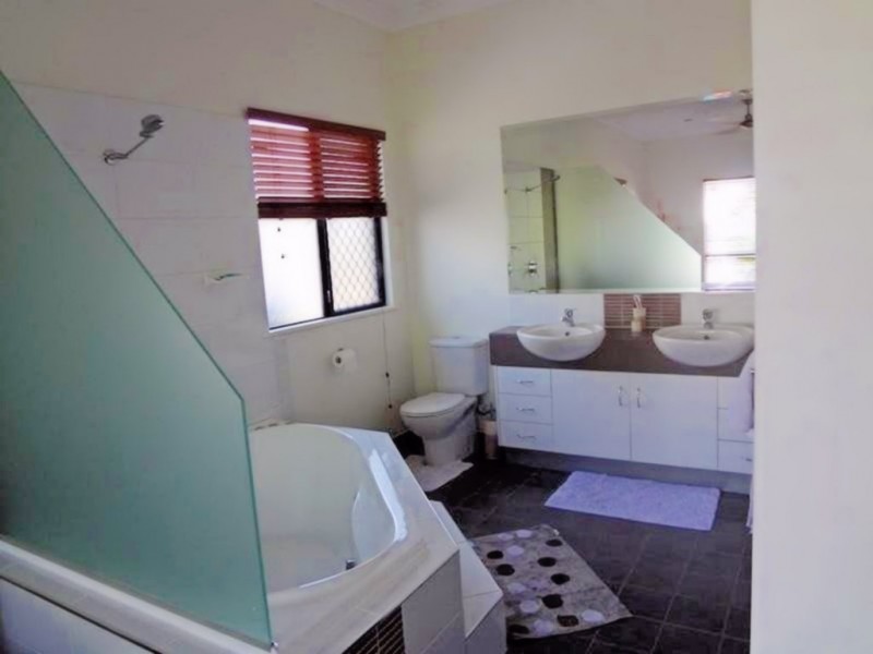 66 Shutehaven Circuit, Bushland Beach QLD 4818