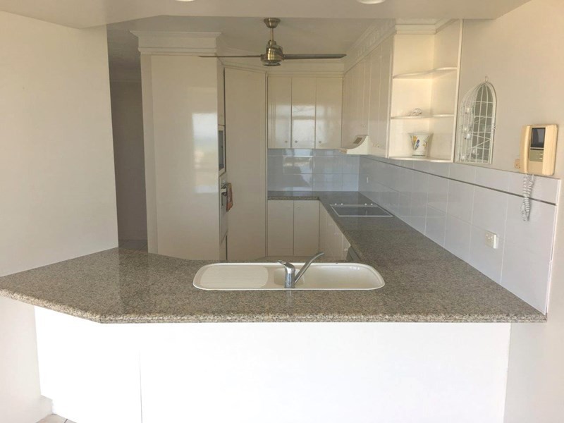 2/13 Hillside Crescent, Townsville QLD 4810