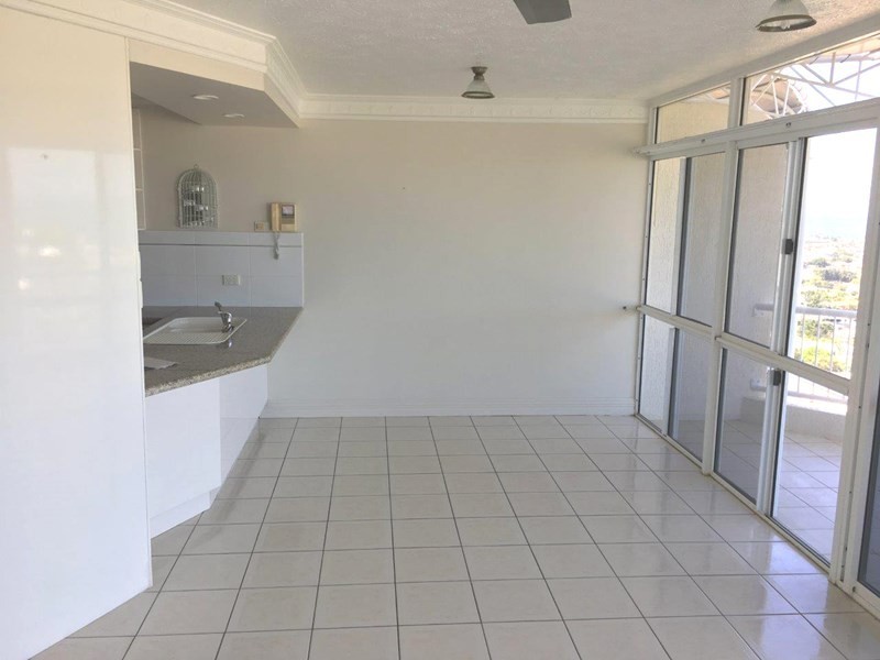 2/13 Hillside Crescent, Townsville QLD 4810