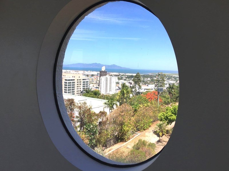 2/13 Hillside Crescent, Townsville QLD 4810