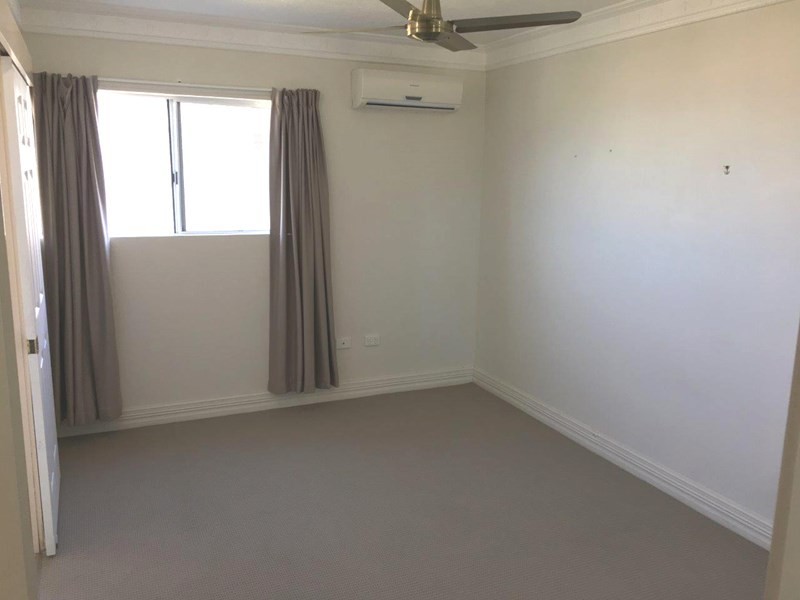 2/13 Hillside Crescent, Townsville QLD 4810