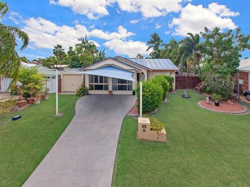 15 AMANDA AVENUE, Rasmussen QLD 4815