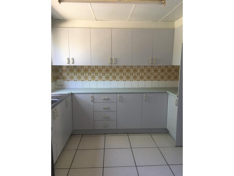 2/95 Hugh Street, West End QLD 4810
