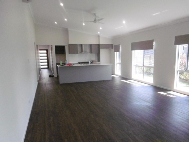 8 Highgrove Avenue, Shaw QLD 4818