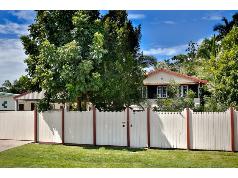 7 Roberts Street, Hermit Park QLD 4812