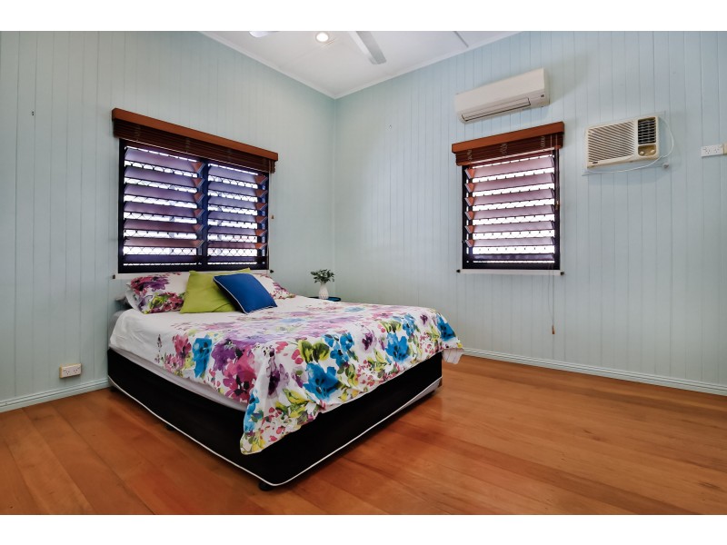 7 Roberts Street, Hermit Park QLD 4812