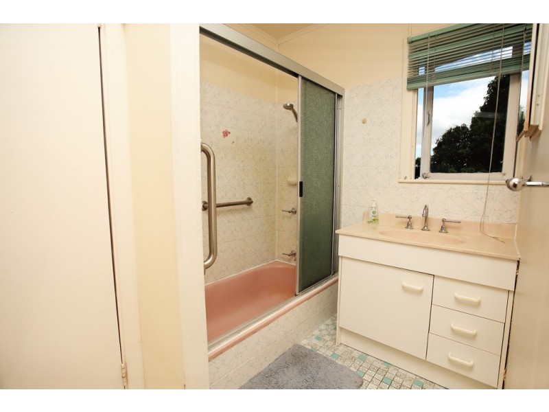 25 Laburnum Street, Cranbrook QLD 4814