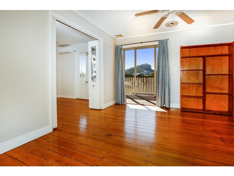 93 Perkins Street, South Townsville QLD 4810