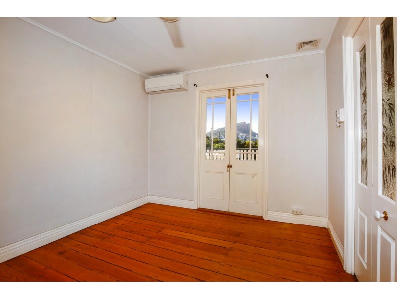 93 Perkins Street, South Townsville QLD 4810