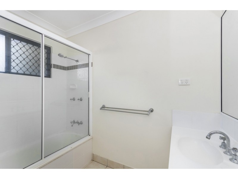 25 Noscov Crescent, Kelso QLD 4815