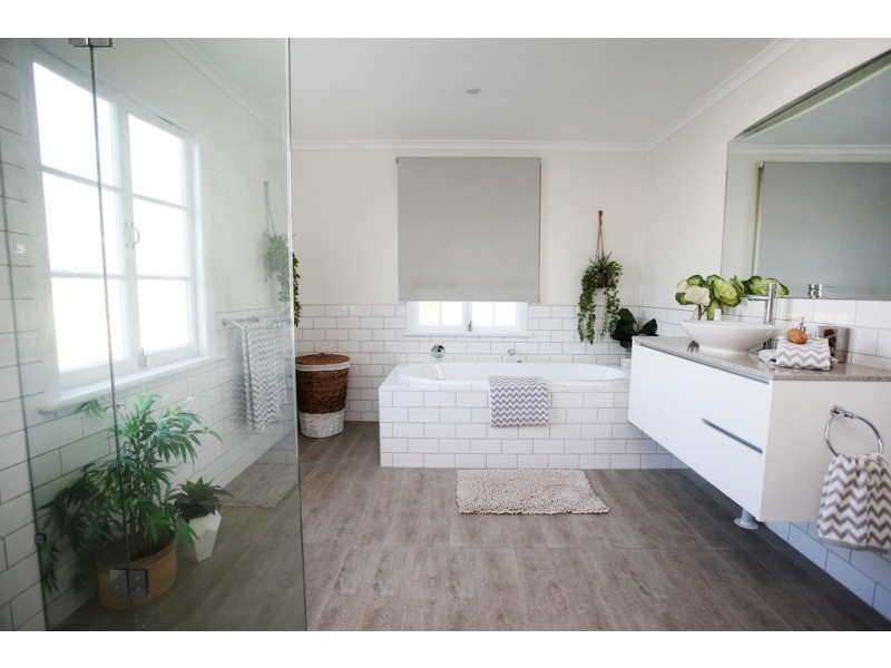 90 Queens Road, Hermit Park QLD 4812