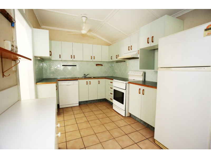 33 Hugh Street, West End QLD 4810