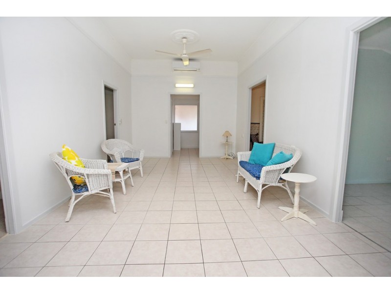 33 Hugh Street, West End QLD 4810