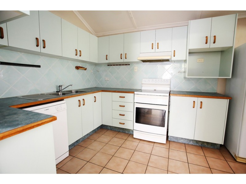 33 Hugh Street, West End QLD 4810