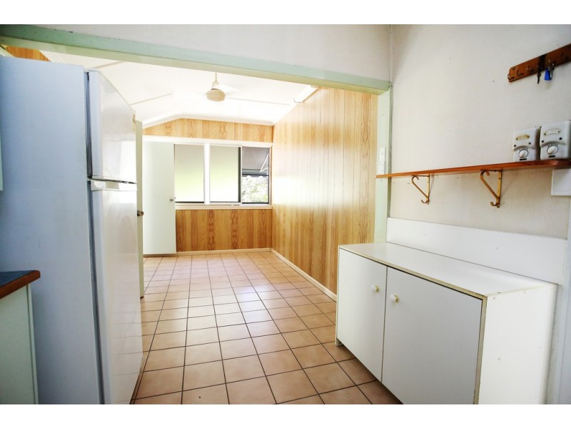 33 Hugh Street, West End QLD 4810