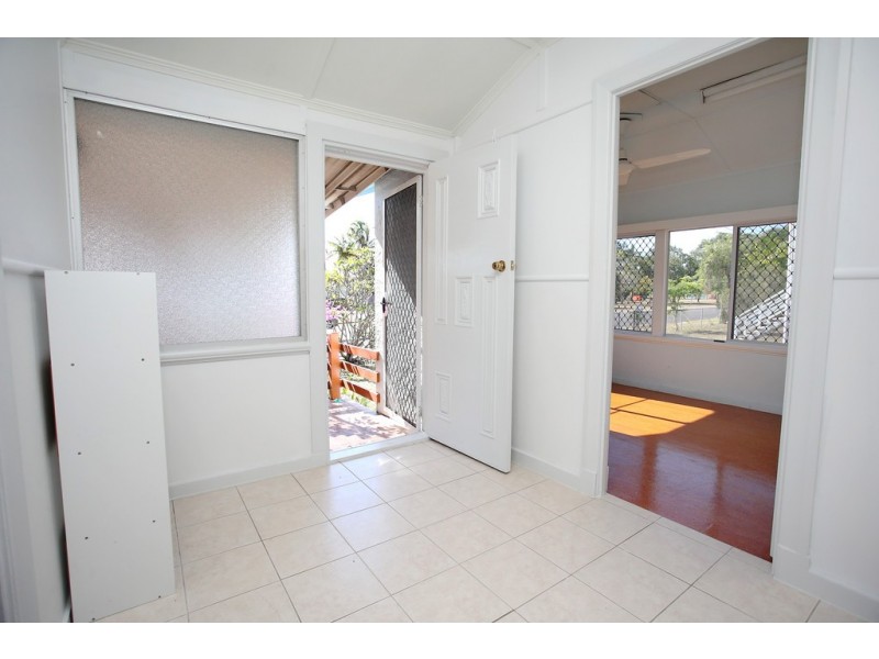 33 Hugh Street, West End QLD 4810