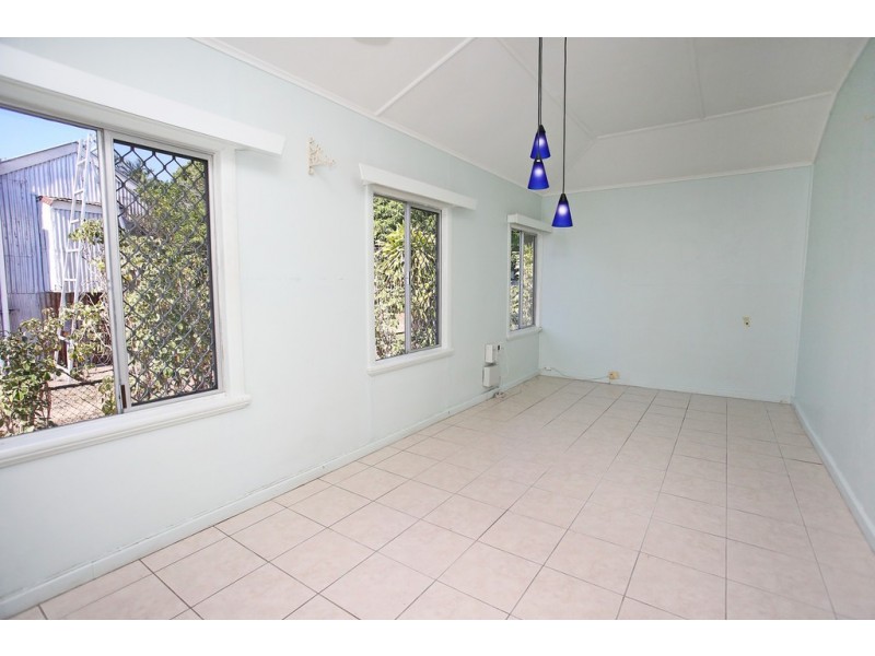 33 Hugh Street, West End QLD 4810
