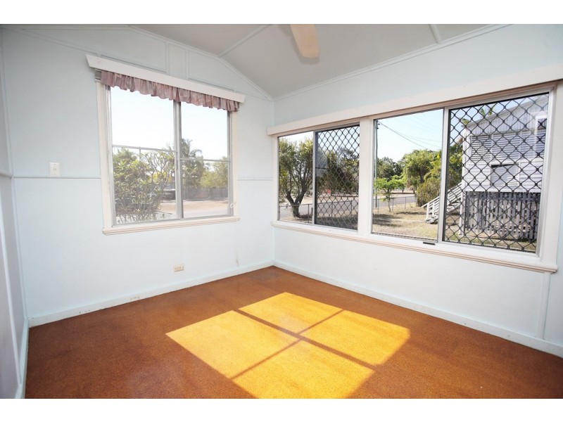 33 Hugh Street, West End QLD 4810