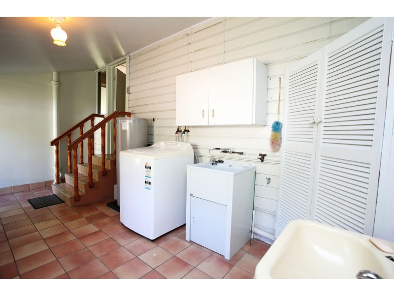 33 Hugh Street, West End QLD 4810