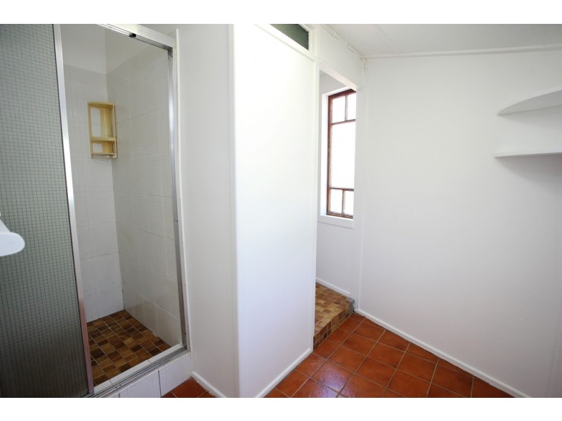 33 Hugh Street, West End QLD 4810
