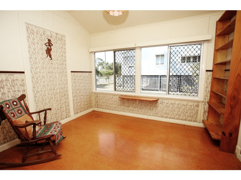 33 Hugh Street, West End QLD 4810