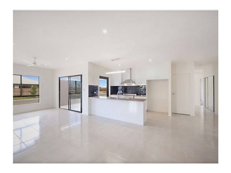 83 Sunhaven Boulevard, Burdell QLD 4818