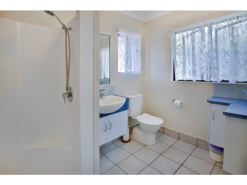 62 Coates Street, Mount Louisa QLD 4814