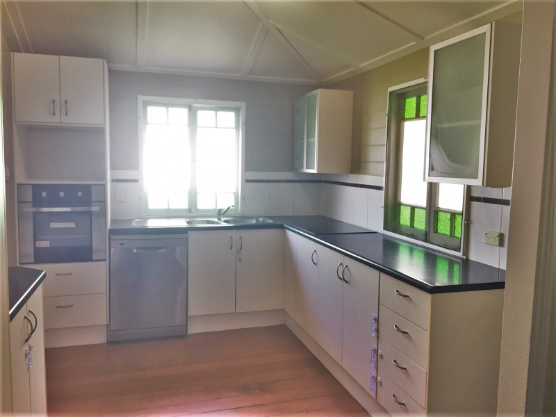 32 Bayswater Terrace, Hyde Park QLD 4812