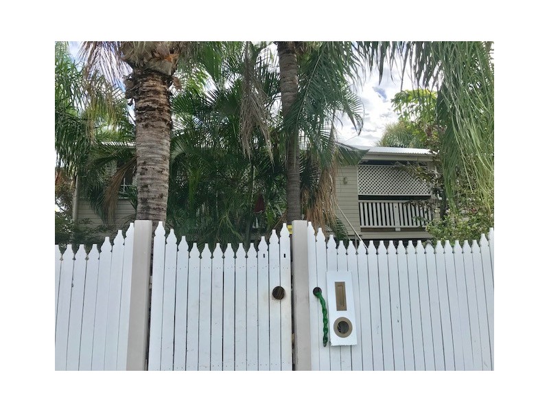 32 Bayswater Terrace, Hyde Park QLD 4812