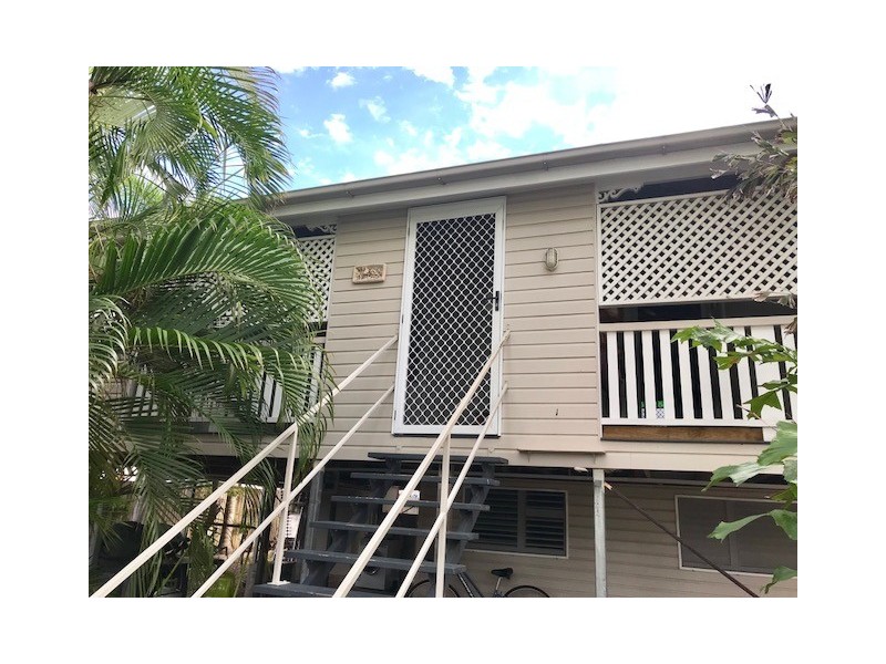 32 Bayswater Terrace, Hyde Park QLD 4812