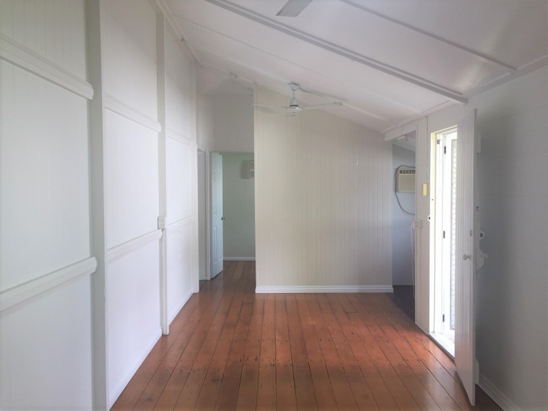 32 Bayswater Terrace, Hyde Park QLD 4812