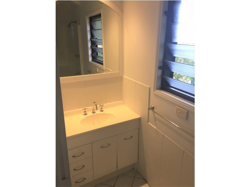 32 Bayswater Terrace, Hyde Park QLD 4812