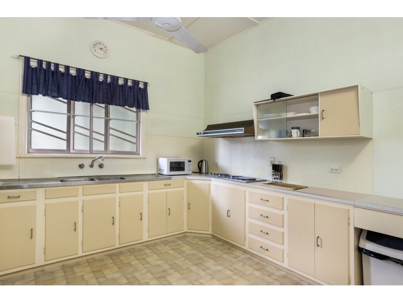 33 Ahearne Street, Hermit Park QLD 4812