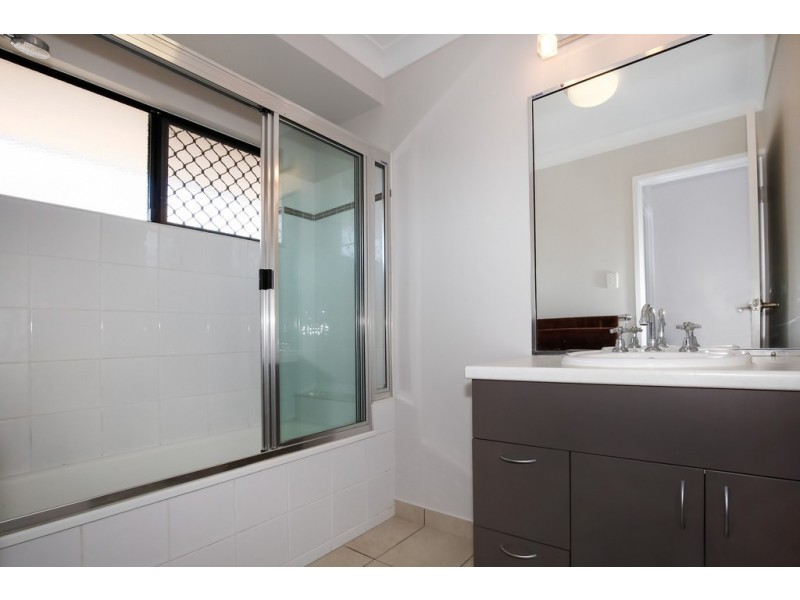 25 Eungella Court, Bushland Beach QLD 4818