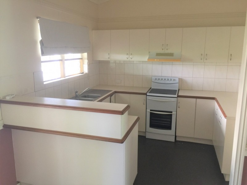 1 Raven Court, Kelso QLD 4815