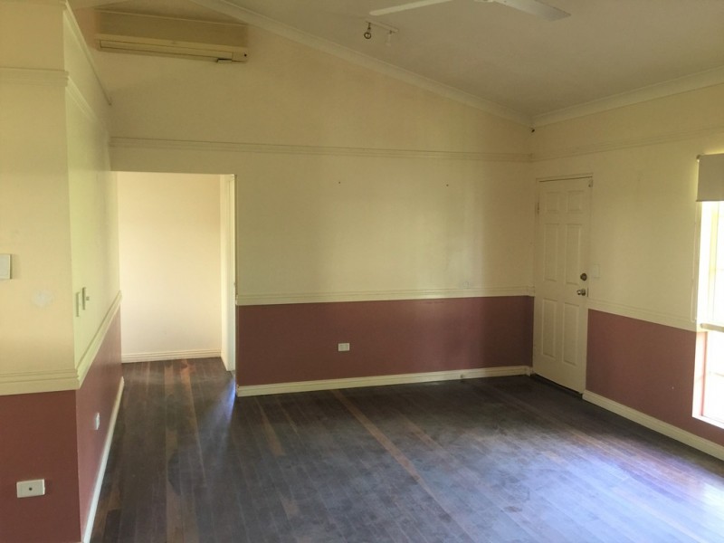 1 Raven Court, Kelso QLD 4815