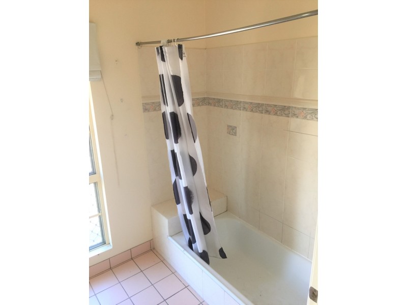 1 Raven Court, Kelso QLD 4815