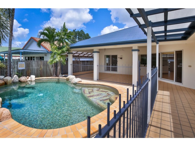 4 Crown Court, Kirwan QLD 4817