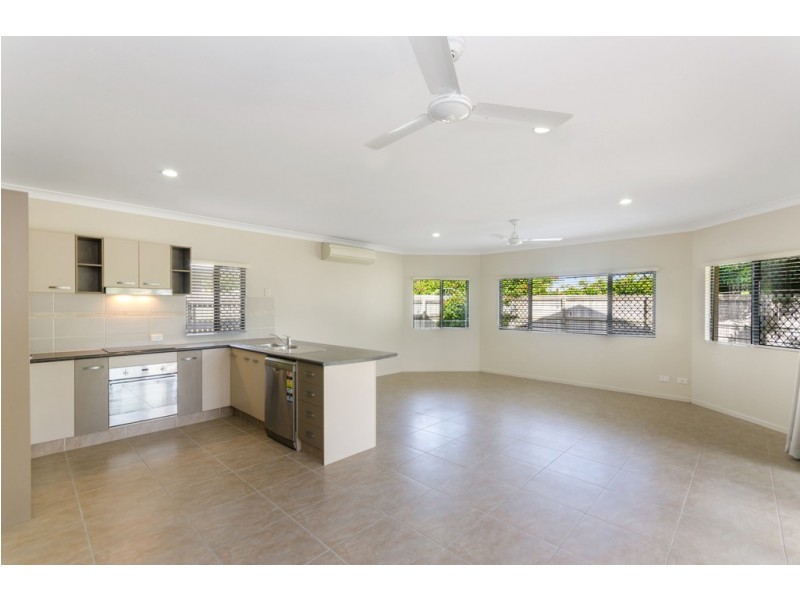 2 Chloe Court, Mount Louisa QLD 4814