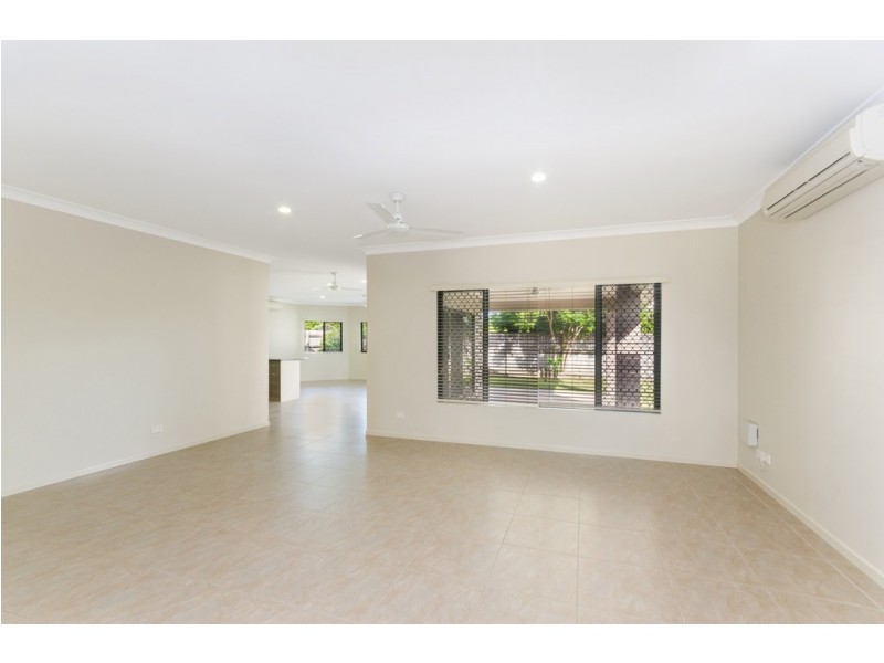 2 Chloe Court, Mount Louisa QLD 4814