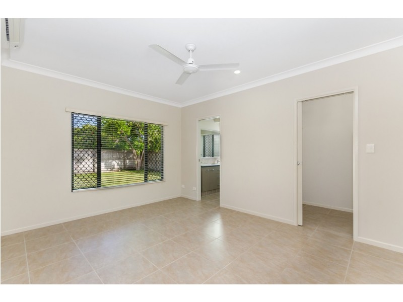 2 Chloe Court, Mount Louisa QLD 4814