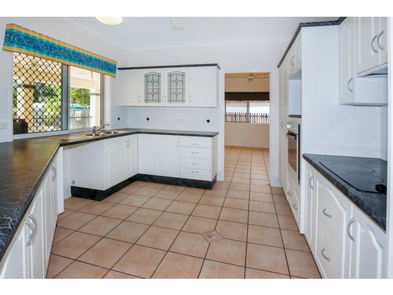 4 Crown Court, Kirwan QLD 4817